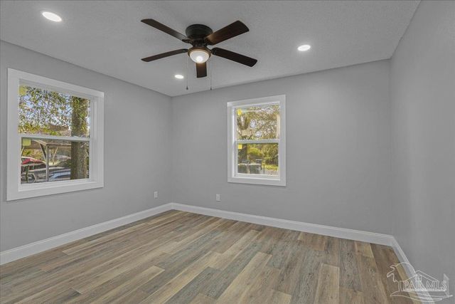 8 Mindoro Cir, Pensacola, FL 32507