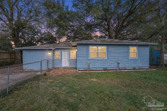 8 Mindoro Cir, Pensacola, FL 32507