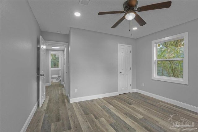 8 Mindoro Cir, Pensacola, FL 32507