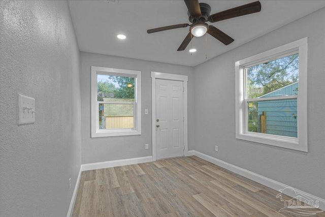 8 Mindoro Cir, Pensacola, FL 32507