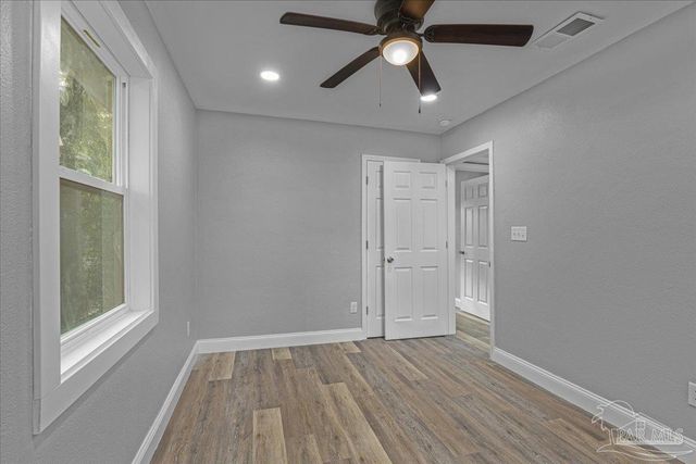 8 Mindoro Cir, Pensacola, FL 32507