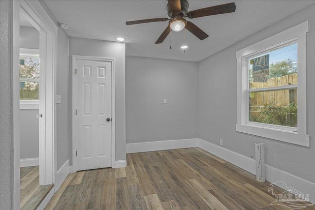 8 Mindoro Cir, Pensacola, FL 32507