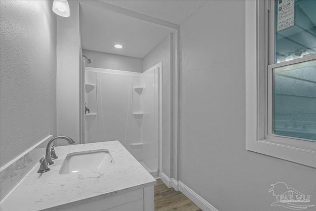 8 Mindoro Cir, Pensacola, FL 32507