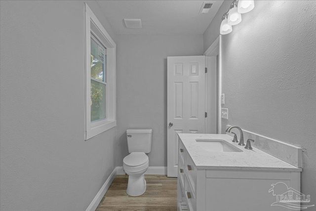 8 Mindoro Cir, Pensacola, FL 32507