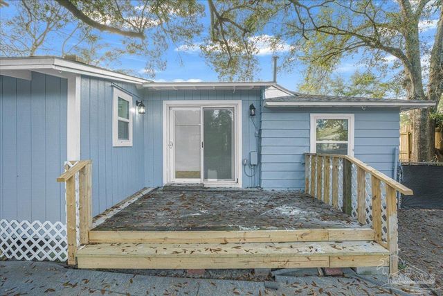 8 Mindoro Cir, Pensacola, FL 32507