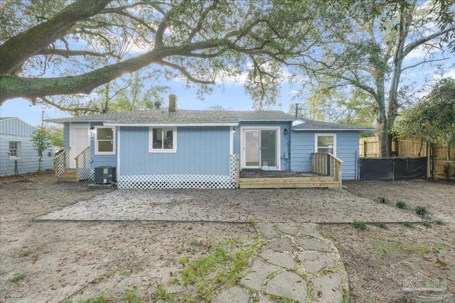 8 Mindoro Cir, Pensacola, FL 32507