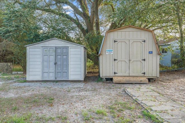 8 Mindoro Cir, Pensacola, FL 32507