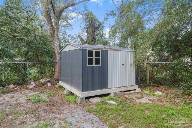 8 Mindoro Cir, Pensacola, FL 32507