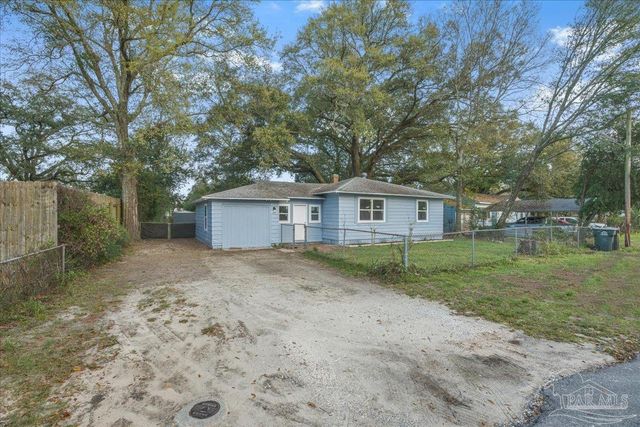 8 Mindoro Cir, Pensacola, FL 32507