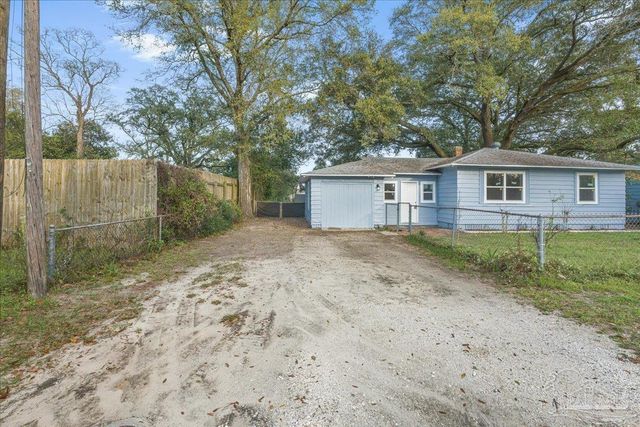 8 Mindoro Cir, Pensacola, FL 32507