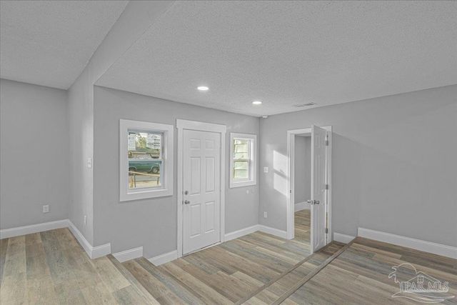 8 Mindoro Cir, Pensacola, FL 32507