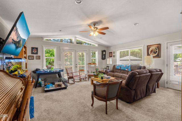 686 Towne Street, Grants Pass, OR 97527