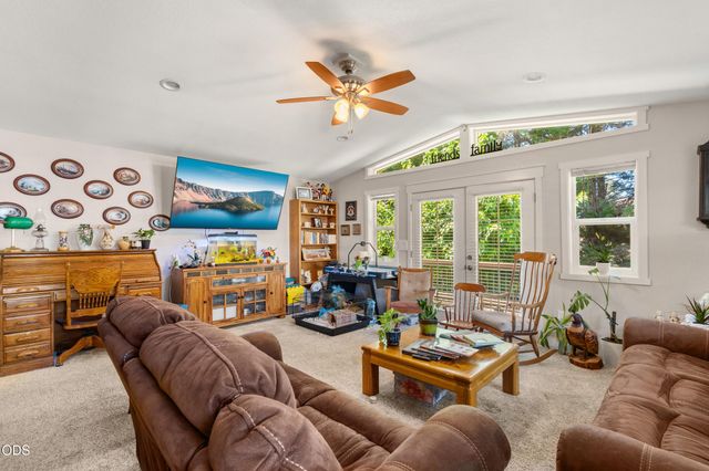 686 Towne Street, Grants Pass, OR 97527