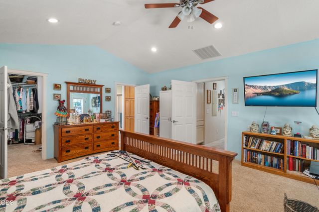 686 Towne Street, Grants Pass, OR 97527