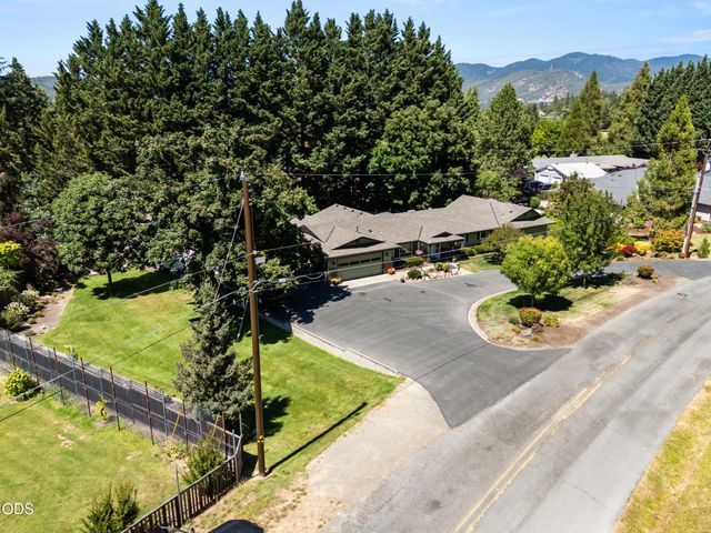 686 Towne Street, Grants Pass, OR 97527