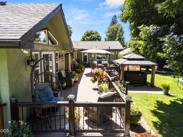 686 Towne Street, Grants Pass, OR 97527