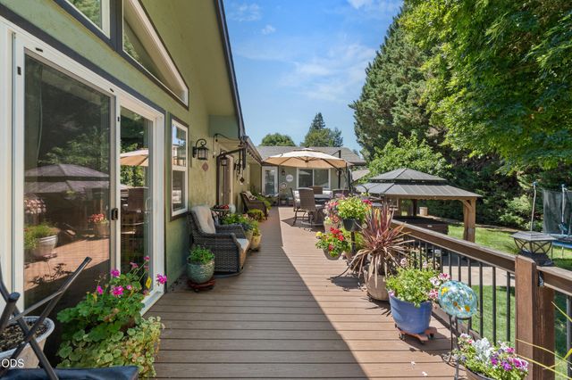 686 Towne Street, Grants Pass, OR 97527