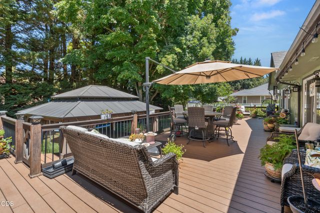 686 Towne Street, Grants Pass, OR 97527