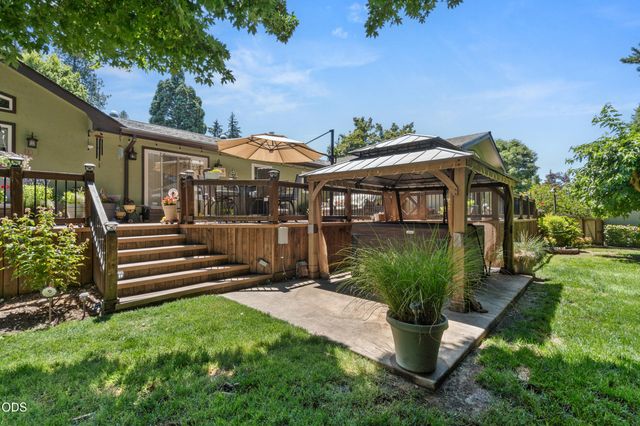 686 Towne Street, Grants Pass, OR 97527