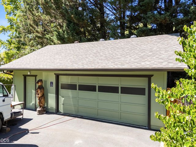 686 Towne Street, Grants Pass, OR 97527