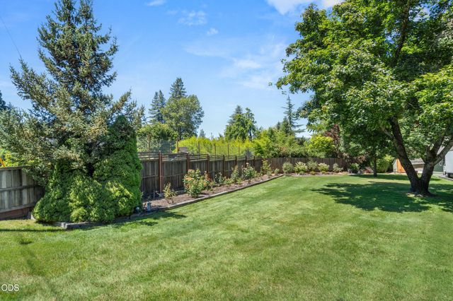 686 Towne Street, Grants Pass, OR 97527