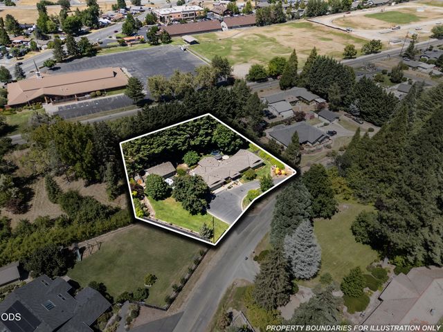 686 Towne Street, Grants Pass, OR 97527