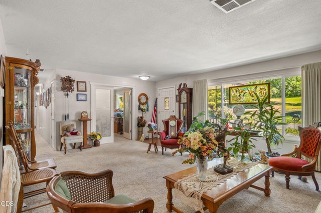 686 Towne Street, Grants Pass, OR 97527