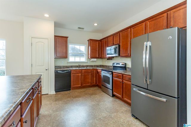 6652 WOODFORD LANE, Bessemer, AL 35022