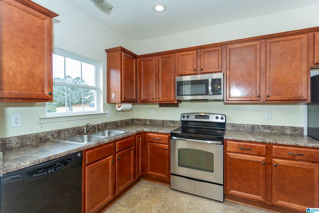 6652 WOODFORD LANE, Bessemer, AL 35022