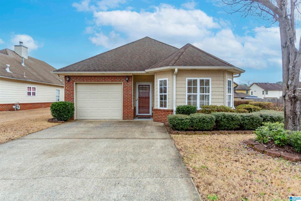 6652 WOODFORD LANE, Bessemer, AL 35022