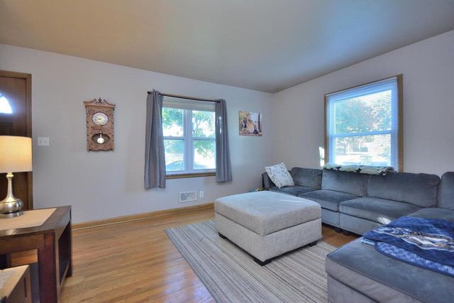 5010 W Euclid AVENUE, Milwaukee, WI 53219