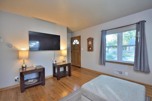 5010 W Euclid AVENUE, Milwaukee, WI 53219