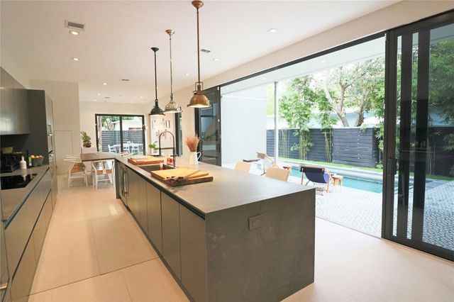 617 SW 10th St, Fort Lauderdale, FL 33315