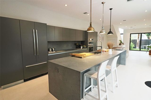 617 SW 10th St, Fort Lauderdale, FL 33315