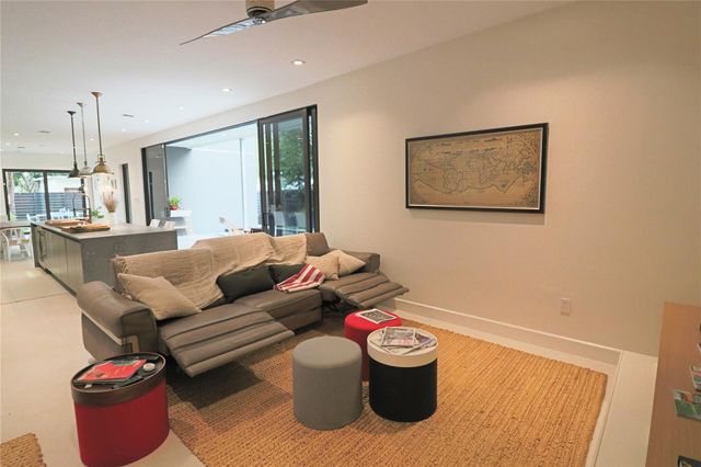 617 SW 10th St, Fort Lauderdale, FL 33315