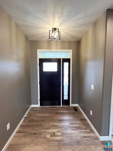 8105 W 24th St Street, Sioux Falls, SD 57106