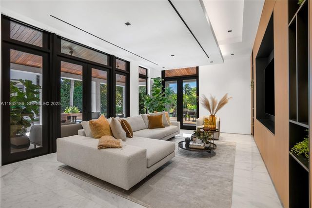 4241 Palm Lane, Miami, FL 33137