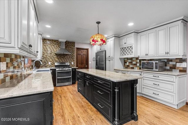 49 Pheasant Run, Freehold, NJ 07728