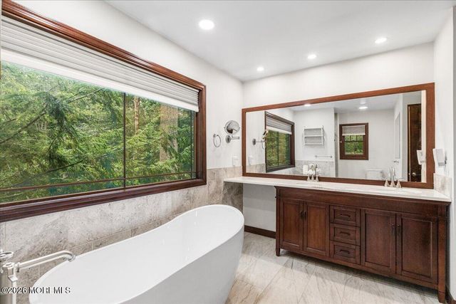 49 Pheasant Run, Freehold, NJ 07728