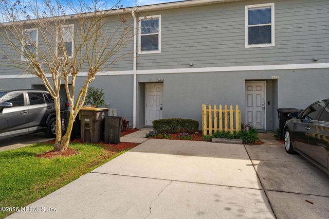 8436 MCGIRTS VILLAGE Lane 9F, Jacksonville, FL 32210