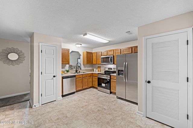 8436 MCGIRTS VILLAGE Lane 9F, Jacksonville, FL 32210