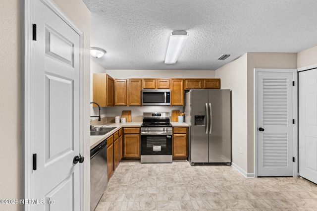 8436 MCGIRTS VILLAGE Lane 9F, Jacksonville, FL 32210