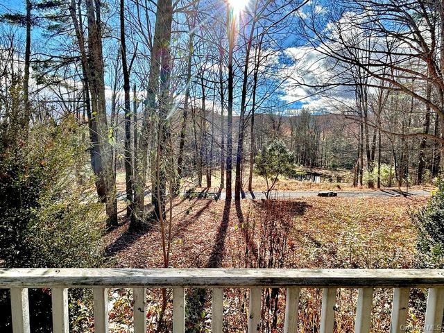 335 Tempaloni Rd, Spring Glen, NY 12483