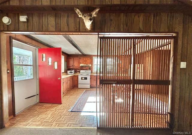 335 Tempaloni Rd, Spring Glen, NY 12483