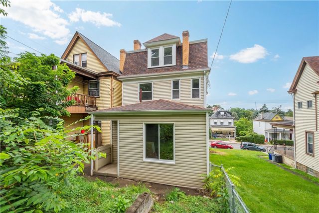 138 LINNVIEW, Carrick, PA 15210