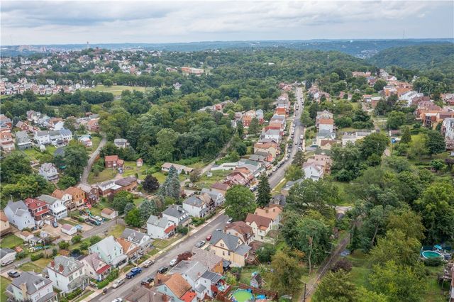 138 LINNVIEW, Carrick, PA 15210