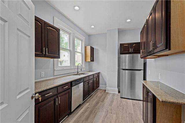 138 LINNVIEW, Carrick, PA 15210