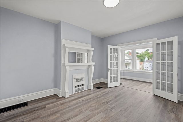 138 LINNVIEW, Carrick, PA 15210