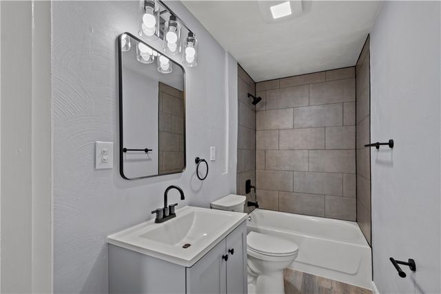 138 LINNVIEW, Carrick, PA 15210