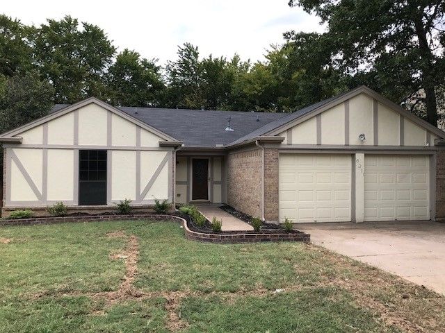 6311 Twinhill Drive, Arlington, TX 76016